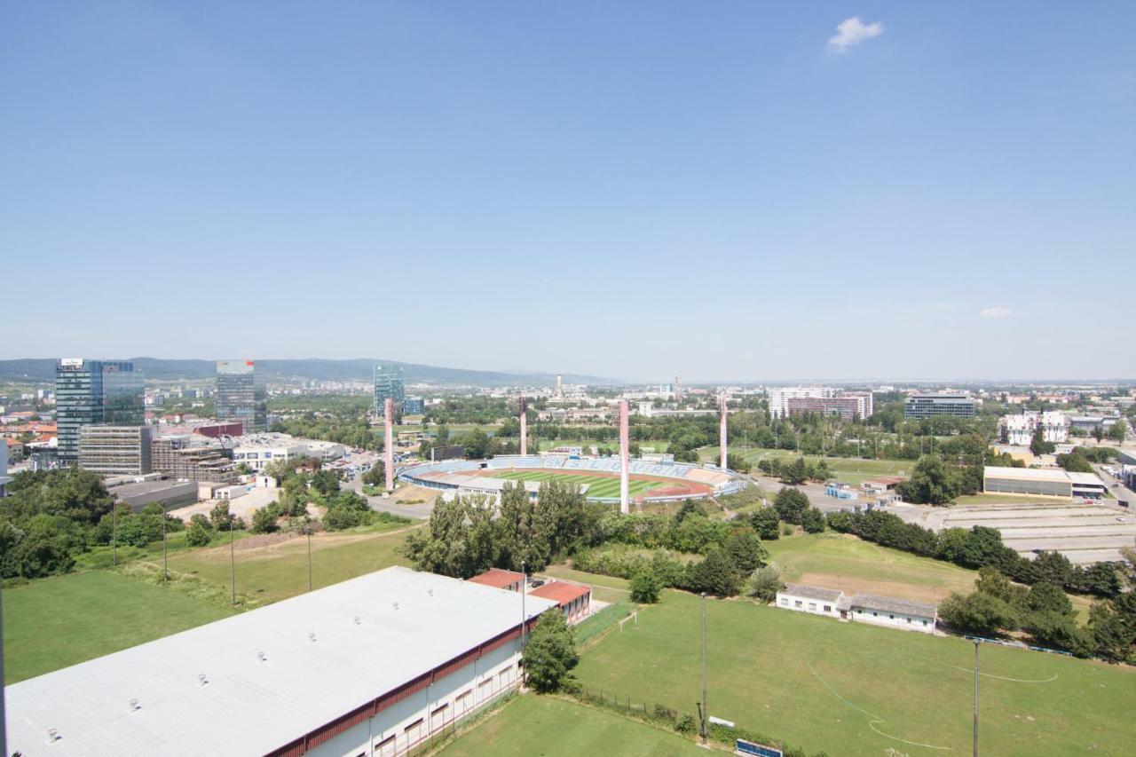 Juls Apartment Next To Football And Hockey Stadium Pressburg Exterior foto