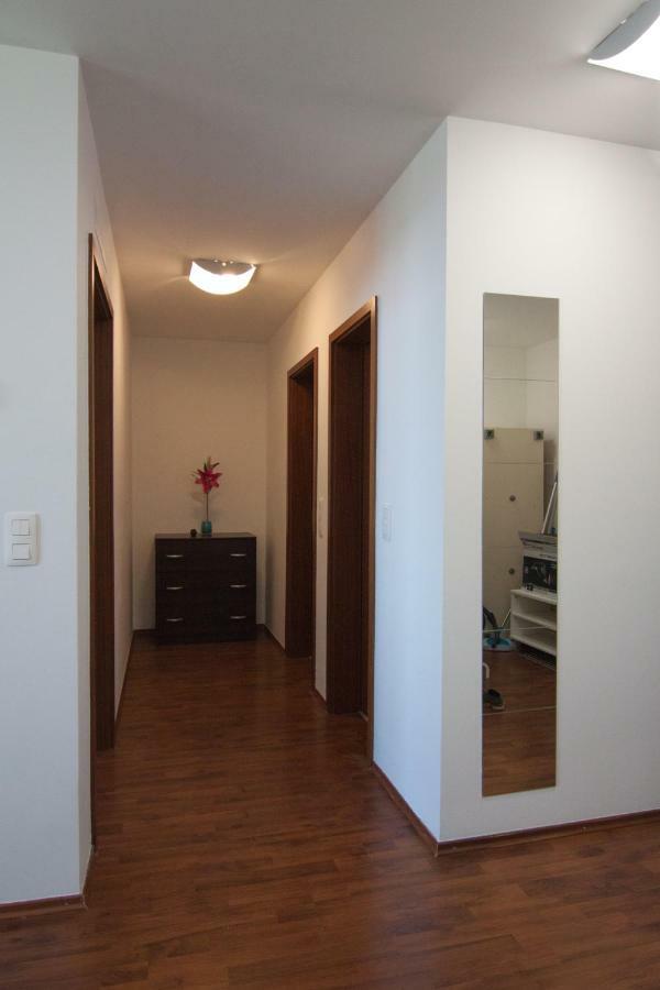 Juls Apartment Next To Football And Hockey Stadium Pressburg Exterior foto