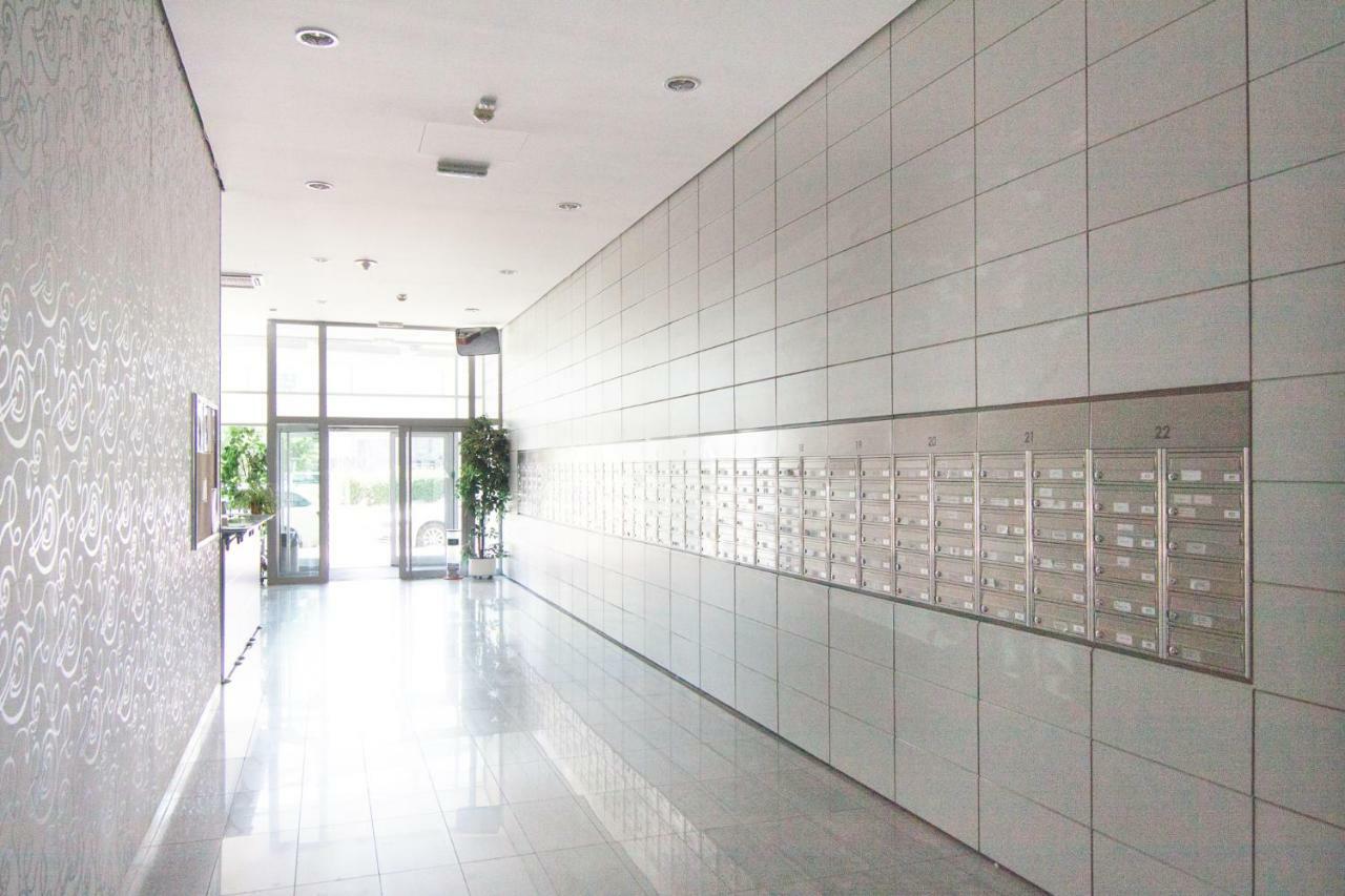 Juls Apartment Next To Football And Hockey Stadium Pressburg Exterior foto